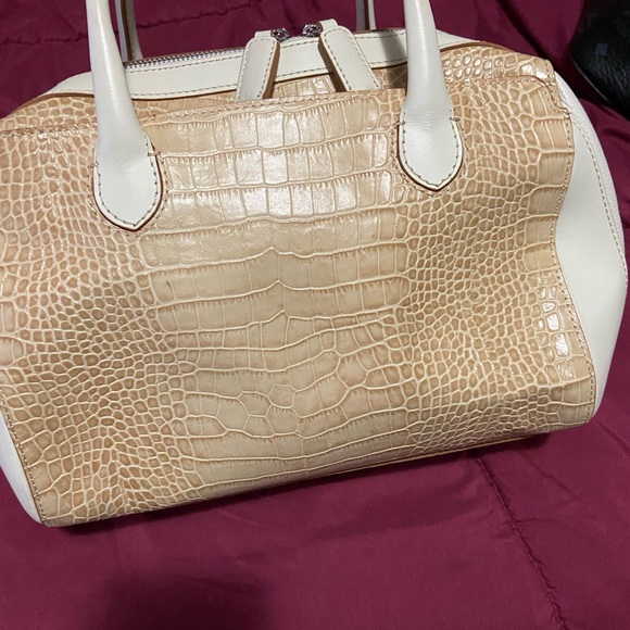 Beautiful tan and cream crocodile print handbag!! - Picture 5 of 6